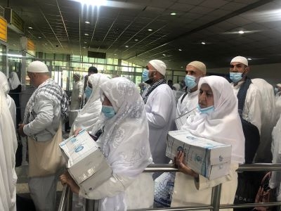 В Таджикистан вернулась первая группа паломников