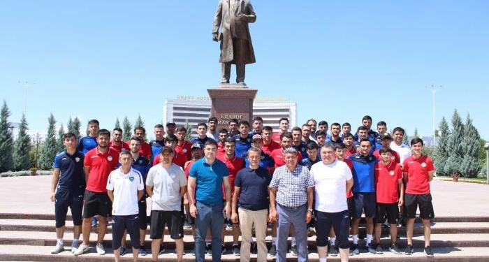 Сборная Таджикистана прибыла в Джизак на товарищеские матчи с сборной Узбекистана