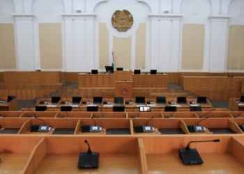 Эмомали Рахмон подписал Указ о созыве внеочередной сессии Маджлиси намояндагон