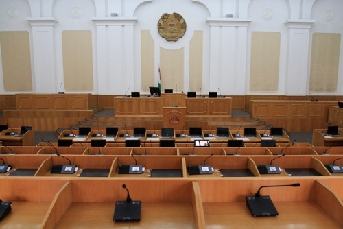 Эмомали Рахмон подписал Указ о созыве внеочередной сессии Маджлиси намояндагон