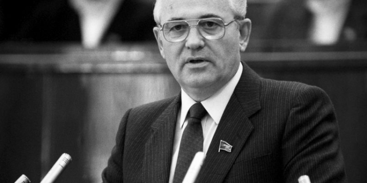 Эмомали Рахмон выразил соболезнования родным и близким Михаила Горбачева