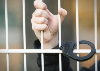 В Бишкеке осуждены два милиционера за изнасилование 13-летней девочки