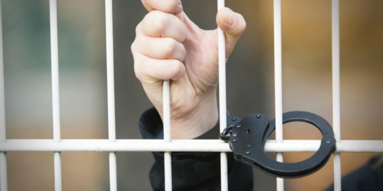 В Бишкеке осуждены два милиционера за изнасилование 13-летней девочки