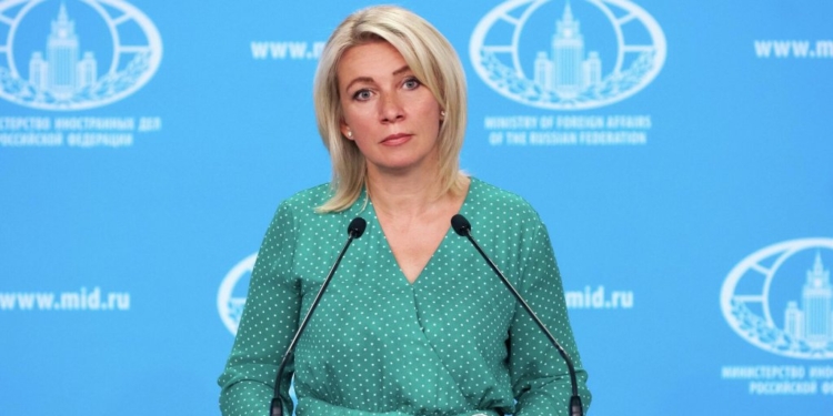 Захарова: Россия призывает Киргизию и Таджикистан к нормализации обстановки на границе