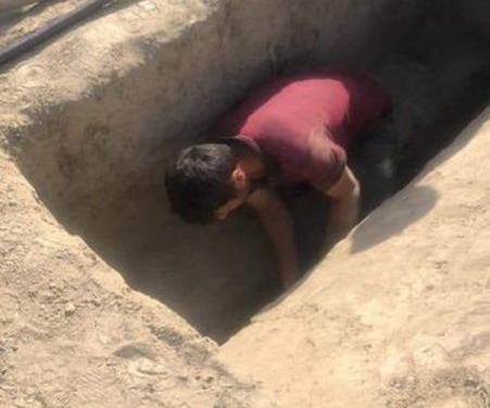 Пять членов одной семьи, в том числе двое детей погибли в результате обстрела киргизскими военными