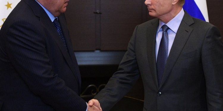 Эмомали Рахмон выразил соболезнования Владимиру Путину в связи с трагедией в Ижевске
