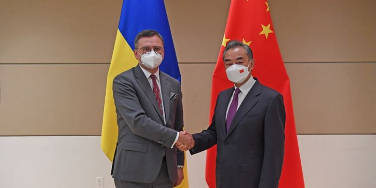 В Нью-Йорке состоялась встреча глав МИД Китая и Украины