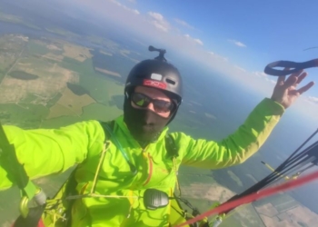 В горах Таджикистана на параплане разбился известный российский байкер