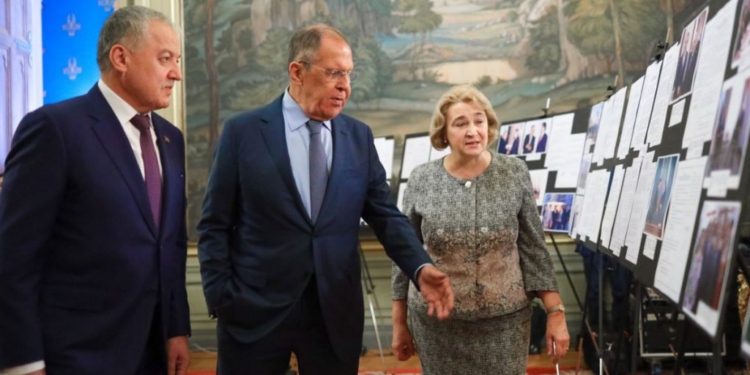 В Москве открылась фотовыставка в честь 30-й годовщины установления дипотношений между Таджикистаном и Россией