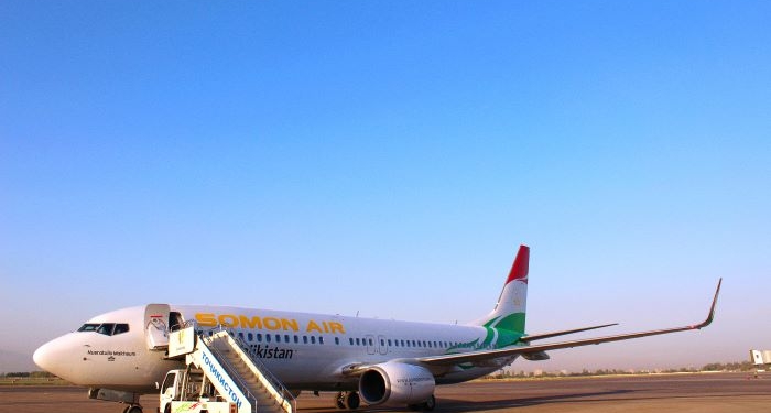 «Сомон Эйр» получил еще один Боинг 737-800. Самолет назвали Нусратулло Махсум, именем Героя Таджикистана