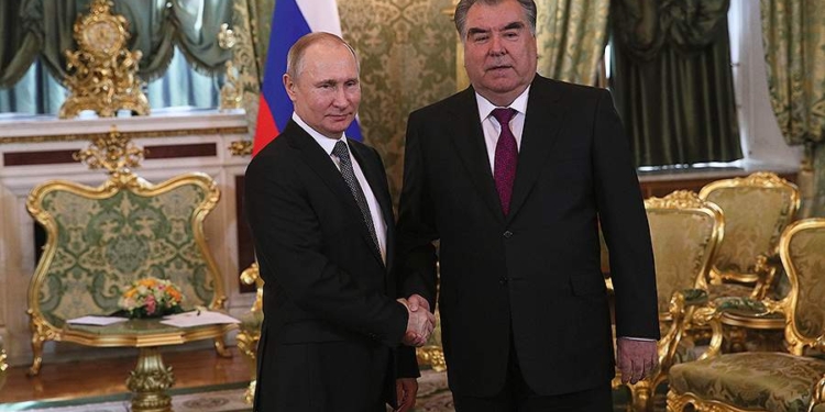 Владимир Путин наградил Эмомали Рахмона орденом «За заслуги перед Отечеством» III степени