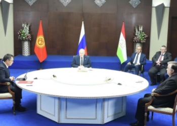 Жапаров попросил Путина помочь решить вопрос делимитации границ с Таджикистаном