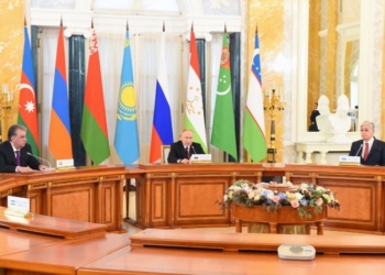 Президент Таджикистана принял участие в неформальном саммите СНГ