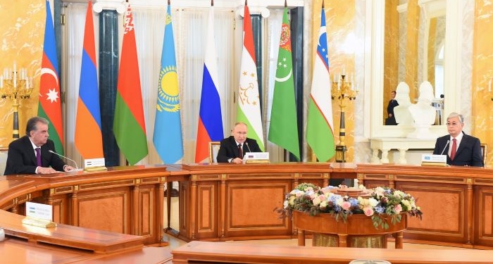 Президент Таджикистана принял участие в неформальном саммите СНГ