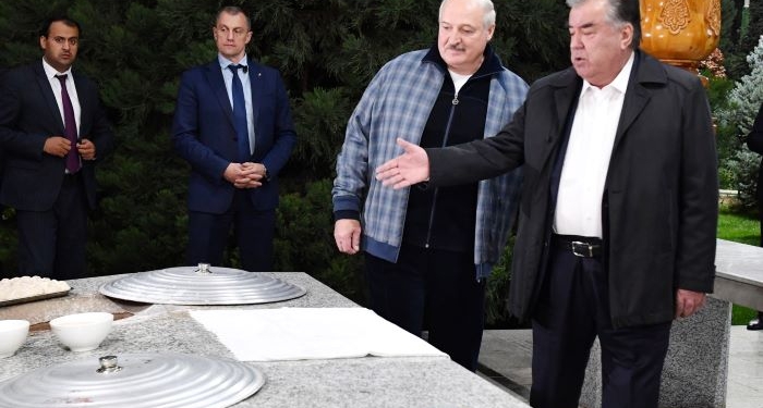 Зелень, фрукты и плов: Эмомали Рахмон организовал вечер дружбы в честь Александра Лукашенко