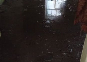 В Фархоре вода из местного канала подтопила несколько домов