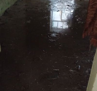 В Фархоре вода из местного канала подтопила несколько домов