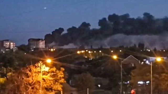 На жилой массив в Ейске упал военный самолет. 13 человек погибли