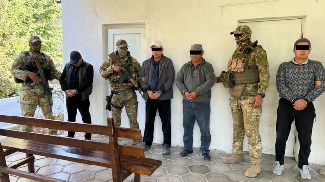 Из Таджикистана в Киргизию пытались вывезти более $2,7 млн.