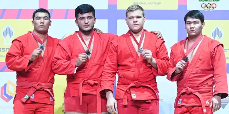 Таджикские борцы завоевали 7 медалей на чемпионате мира по самбо среди молодежи