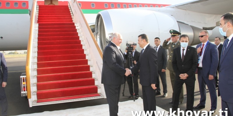 Александр Лукашенко прибыл в Душанбе