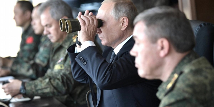 Путин проконтролировал учения по нанесению ответного ядерного удара