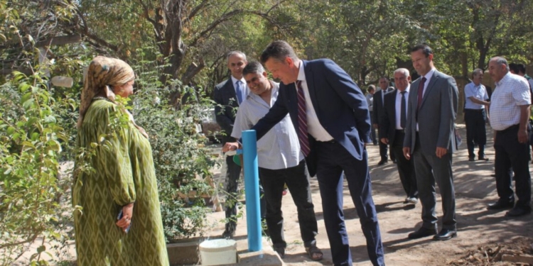USAID и AKF построили новые системы водоснабжения в двух селах Кубодиёна и Шахритуса