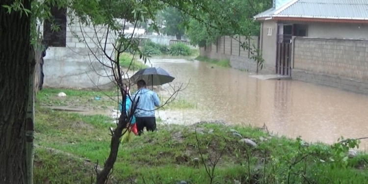 Сели, камнепады, оползни: Погода в Таджикистане продолжает «бушевать»