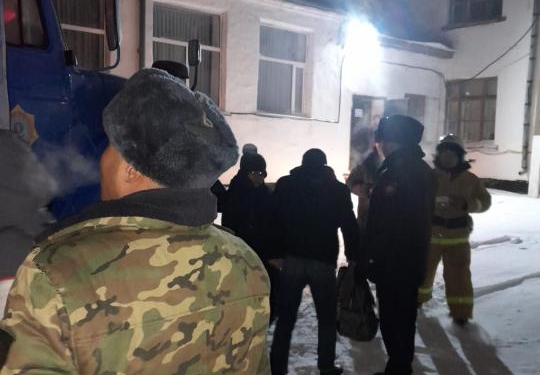 В Акмолинской области из замерзшего автобуса эвакуировали более 40 граждан Таджикистана