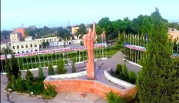 Эмомали Рахмон совершает рабочую поездку в город Вахдат