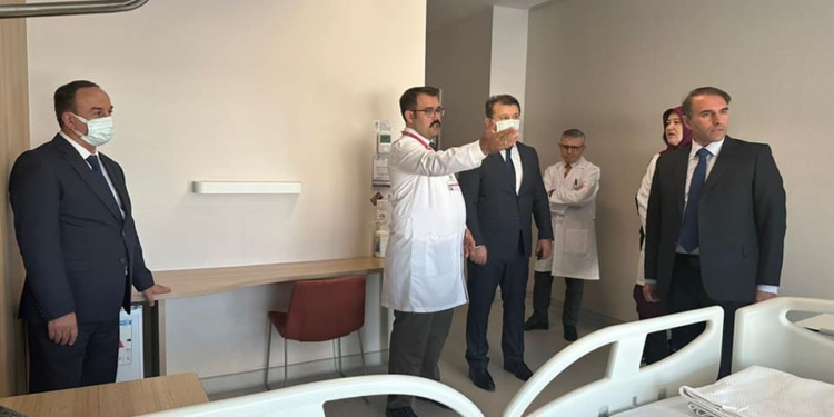 Глава Минздрава Таджикистана посетил медицинскую выставку в Анталии