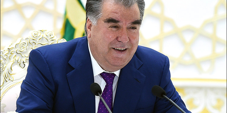 Президент совершает рабочую поездку в Кубодиёнский район Хатлонской области