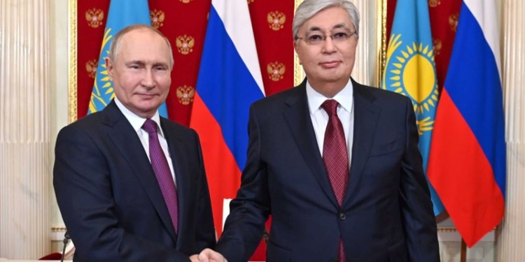 Пресс-секретарь президента Казахстана объяснил, о каком «тройственном союзе» говорил Путин с Токаевым