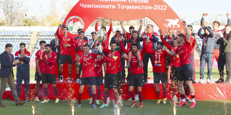 «Истиклолу» вручены золотые медали чемпионата, призовое место гарантировал себе и «Равшан»