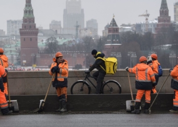 В России реорганизуют процесс оформления трудовых мигрантов