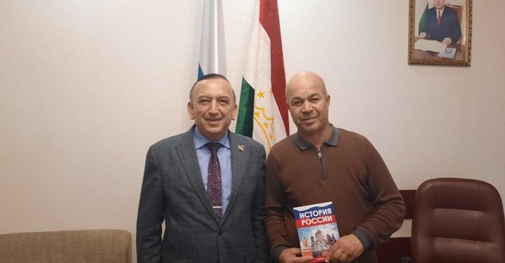 Граждан Таджикистана, подлежащих выдворению из РФ, могут отправлять на родину автобусами