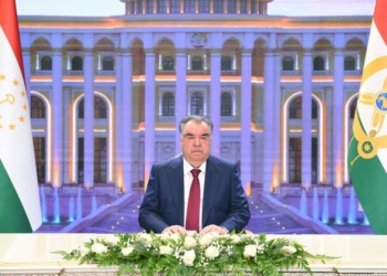 Президент поздравил таджикистанцев по случаю наступления Нового года
