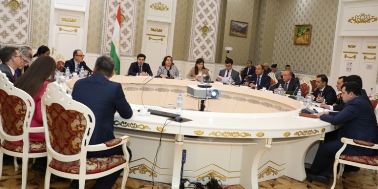 Нацбанк Таджикистан посетила делегация МВФ