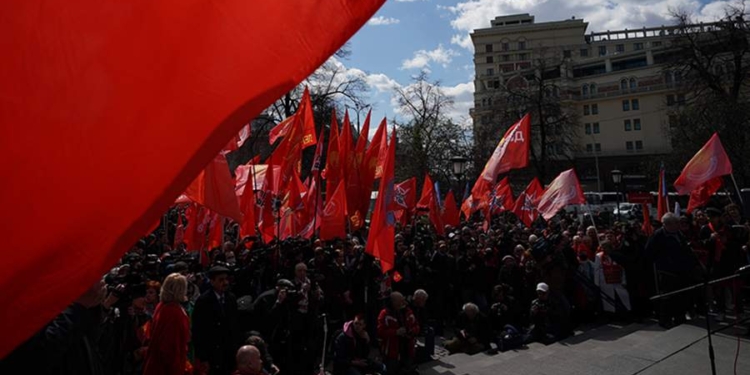 Путин подписал закон о запрете митингов у школ, больниц и вокзалов