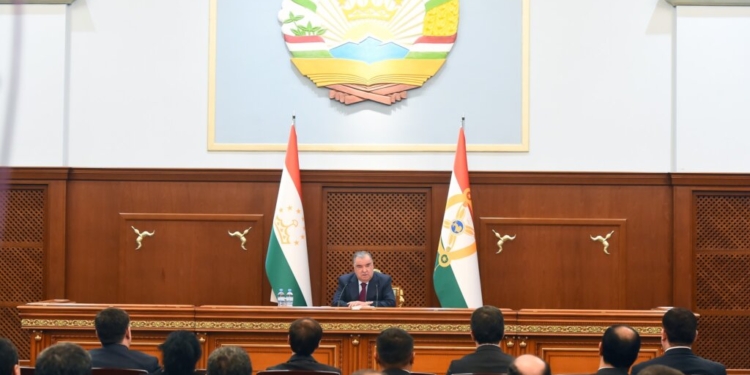 Президент принял группу лиц, назначенных судьями городских, районных, областных судов