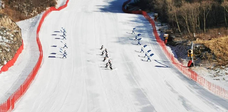 Лыжные трассы Национального горнолыжного центра Пекина открылись для посетителей