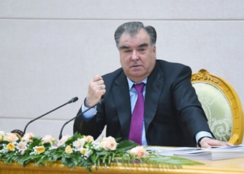 Эмомали Рахмон поздравил таджикистанцев с праздником Сада