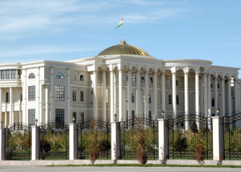 В Душанбе проходит расширенное заседание правительства Таджикистана