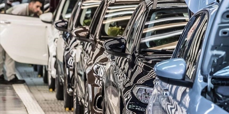 В Китае в 2022 году производство и сбыт легковых автомобилей выросли на 11,2% и 9,5%