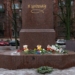 В России появляются стихийные мемориалы в память о жертвах ракетного удара в Днепре