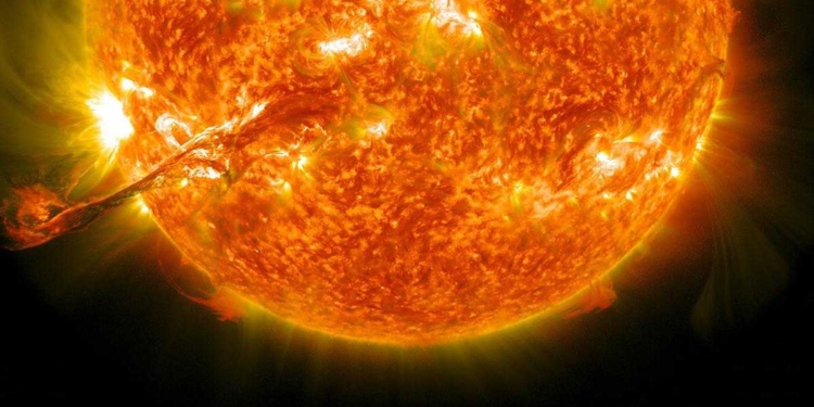 Китайские исследователи воспроизвели солнечные вспышки в лабораторных условиях