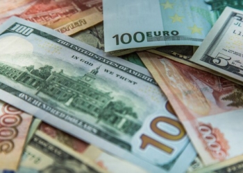 Курс сомони продолжает снижаться по отношению к Доллару и Евро