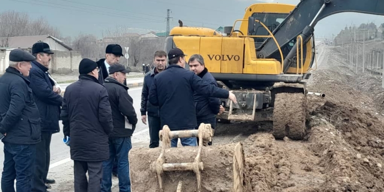 Глава Минтранса поручил устранить дефекты на автомобильной дороге Душанбе-Бохтар