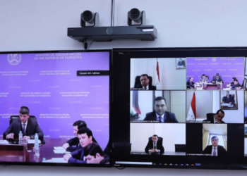 Таджикских дипломатов за рубежом призвали привлекать инвестиции на развитие Душанбе