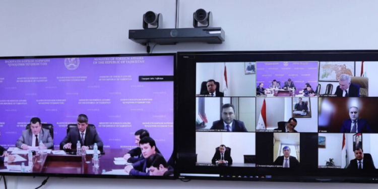 Таджикских дипломатов за рубежом призвали привлекать инвестиции на развитие Душанбе
